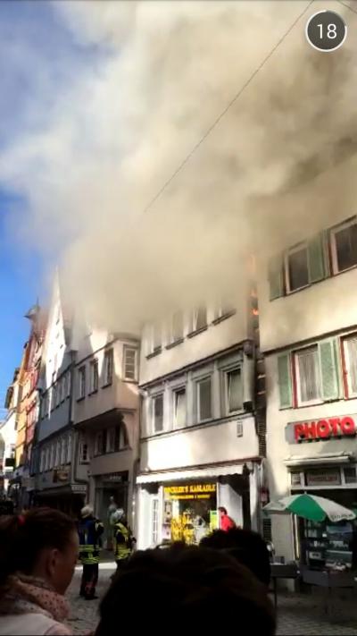 EXCLUSIV !! FLAMMENBILDER Brand eines Wohn und Geschaeftshauses in Esslingen