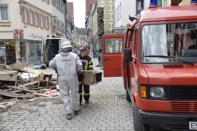 TAGBILDER! Brand eines Wohn und Geschaeftshauses in Esslingen