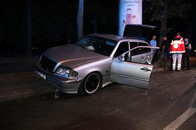 Gegen Baum geprallt in Stuttgart