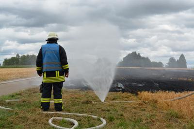 Feldbrand hinter dem Marbacher Jugendhaus