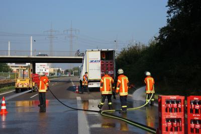 LKW verliert seine Ladung auf der B10 bei Plochingen