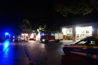 Lkw prallt auf Baum, Fahrer verletzt in Eschenbach