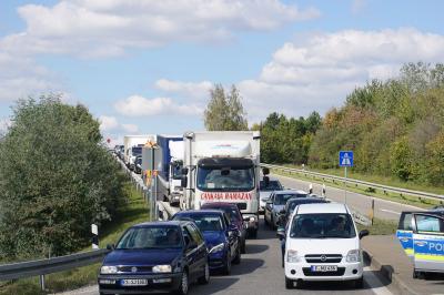 Schwerer Verkehrsunfall auf der L1214 bei Aichelberg Abzweigung A8