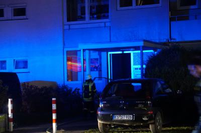 Brand in einer Wohnung eines 12-Familienhauses in Kirchheim/Teck ,  Feuerwehr rettet Meerschweinchen und Katze