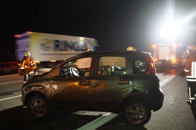Schwerer Verkehsunfall auf der A8 bei Ostfildern - Oestereicher vermutlich aufgrund von Uebermuedung Unfall verursacht - 17 Kilometer Stau