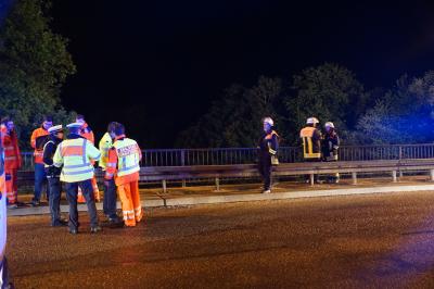 Vermutliche Person im Wasser bei Wendlingen - Zeuge sieht einen Schatten und alarmiert die Feuerwehr