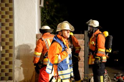 Brand in leerstehendem Gebaeude in Remseck-Neckargroeningen - Polizei geht von Brandstiftung aus 
