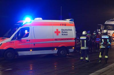 Schwerer Verkehrsunfall mit einem Toten - B 10 stundenlang gesperrt 