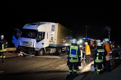 Schwerer Verkehrsunfall mit einem Toten - B 10 stundenlang gesperrt 