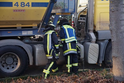 Kirchheim: Diesel aus LKW ausgelaufen - Ursache unklar