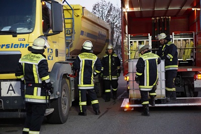 Kirchheim: Diesel aus LKW ausgelaufen - Ursache unklar