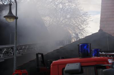 Birenbach: Schweissarbeiten loesen Vollbrand in Anbau aus