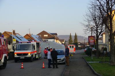 Gammelshausen: Brand eines Mehrfamilienhauses Hausbewohnerin lebensgefaehrlich Verletzt Drei Tiere tot