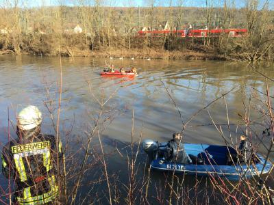 Plochingen: PKW im Neckar 