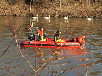 Plochingen: PKW im Neckar 