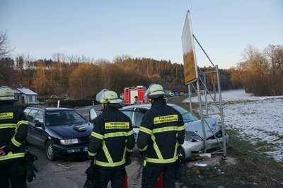 Rechberghausen: Vorfahrt Unfall fuehrt zu drei Verletzten.