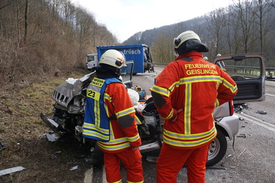 Geislingen: In Gegenverkehr geraten und schwerstverletzt auf der B10