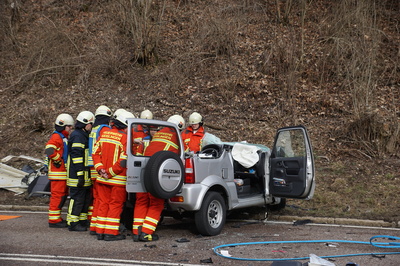 Geislingen: In Gegenverkehr geraten und schwerstverletzt auf der B10