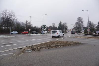 Gingen an der Fils: VW Lenkerin kollidiert mit mehreren Fahrzeugen und wird verletzt