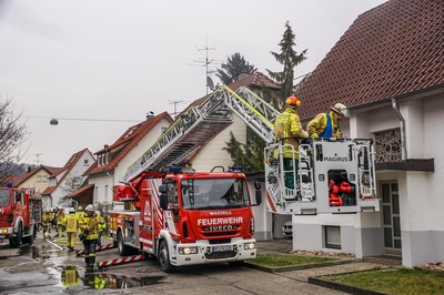 Neckartenzlingen: Brand im Lagerbereich eines Ladengeschaeftes
