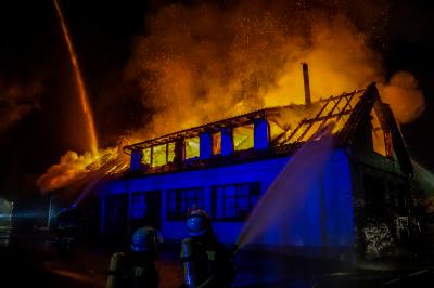 Eislingen Fils: Lagerhalle im Vollbrand