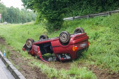 Plochingen B10 : VW Polo ueberschlagen (Zeugenaufruf)