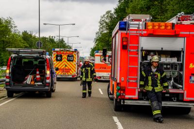 Stuttgart: Wildparkstrasse mehrere Fahrzeuge auf Pannenfahrzeug aufgefahren