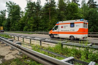 Stuttgart: Wildparkstrasse mehrere Fahrzeuge auf Pannenfahrzeug aufgefahren