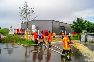 Kreis Goeppingen - Esslingen: Starkes Unwetter in den Landkreisen mit Ueberfluteten Strassen