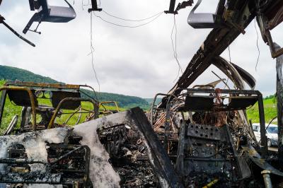 Muehlhausen A8: Brennender Bus loest Verkehrschaos aus - bis zu 14 Kilometer Stau
