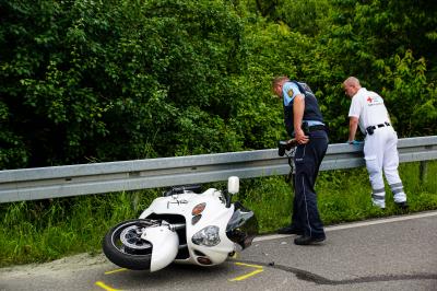 Lenningen: Toedlicher Motorradunfall - 24-jaehrige Fahrer stirbt noch an der Unfallstelle