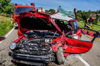 Adelberg:  Frontalzusammenstoss auf der L 1147 - Drei Menschen verletzt