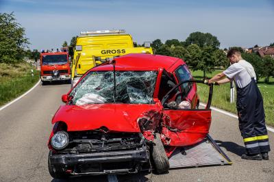 Adelberg:  Frontalzusammenstoss auf der L 1147 - Drei Menschen verletzt