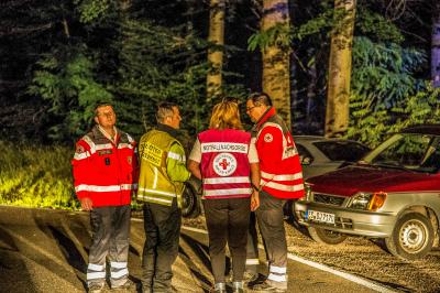 Baltmannsweiler: 19-jaehriger rast mit getuntem Honda auf der K1210 gegen Baum - Fahrer lebensgefaehrlich verletzt