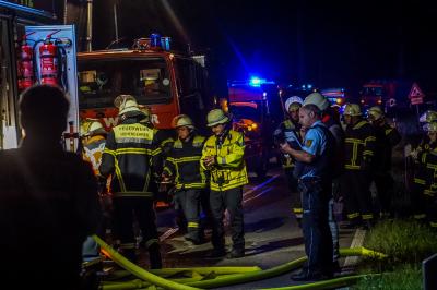 Baltmannsweiler: 19-jaehriger rast mit getuntem Honda auf der K1210 gegen Baum - Fahrer lebensgefaehrlich verletzt