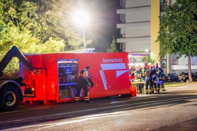 Sindelfingen: Balkonbrand im Hochhaus sorgt fuer Grosseinsatz der Feuerwehr.
