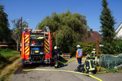 Kirchheim-Lindorf: Technischer Defekt an Gefriertruhe loest Feuerwereinsatz aus