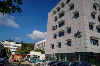 Stuttgart- Vaihingen: Brand im Deutschen Zentrum fuer Luft- Raumfahrt
