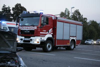 schwerer Verkehrsunfall an der Viktoriabruecke/ Kelterstr. - 2 Personen Verletzt