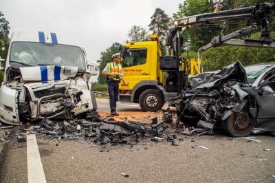 Boeblingen: Verkehrsunfall mit zwei Verletzten auf der B 464 