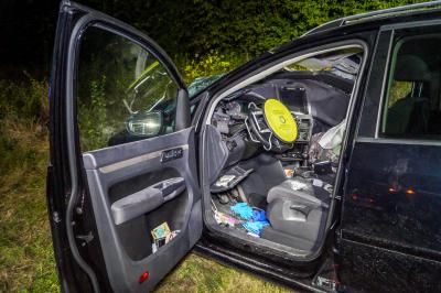 B10/Korntal-Muenchingen: VW kracht in Kleintransporter - PKW-Fahrer wird schwer verletzt