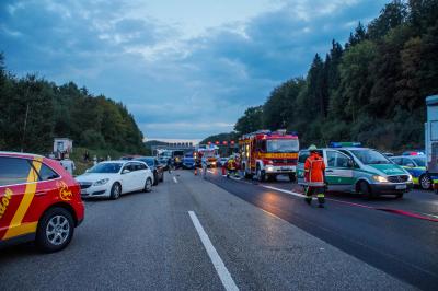 Leonberg: Schwerer Verkehrsunfall sorgt fuer Kilometerlange Staus