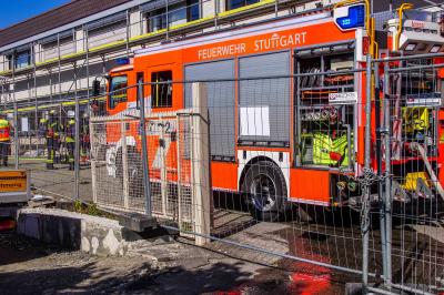 Stuttgart Untertuerkheim : Baumaterial faengt in Keller feuer