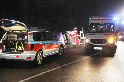 Pforzheim: Verkehrsunfall auf der L574, ein Fahrzeug auf der Seite - 1 Person Verletzt