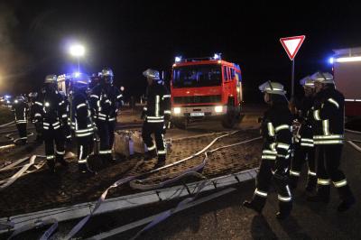 Kupferzell: Sattelzug nach Reifenpanne ausgebrannt 