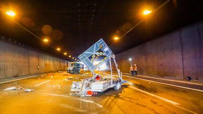 Leonberg: Schwerer Verkehrsunfall mit LKW im Engelbergtunnel