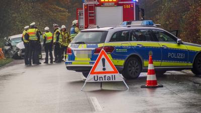  Aichtal-Aich: Schneegraupel sorgt fuer Unfall mit 3 Schwer und 3 Leichtverletzten