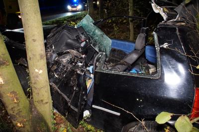 Knittlingen: schwerer Verkehrsunfall auf der B35 - 1 Personen eingeklemmt und schwer Verletzt