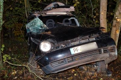 Knittlingen: schwerer Verkehrsunfall auf der B35 - 1 Personen eingeklemmt und schwer Verletzt