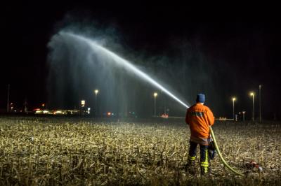 Kirchheim: Feuerwehr Kirchheim uebt im neuen Industriegebiet Hegelesberg